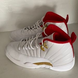 Air Jordan 12 Retro 130690 107 size 10 NIB